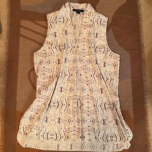 EUC Nine West Jeans sleeveless v neck top, L runs large